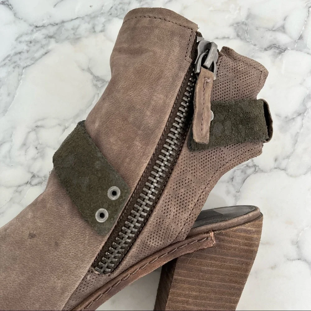 Dolce Vita brown distressed leather peep toe heeled ankle boots sandals 7.5